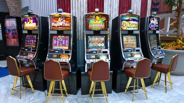 erek 25 live-dealer roulette table with professional croupier and HD broadcast quality